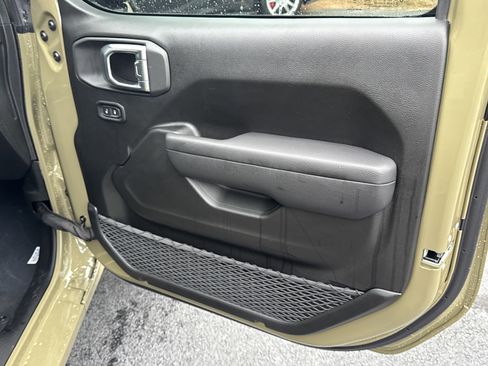 New 2025 Jeep Gladiator Sport image 14