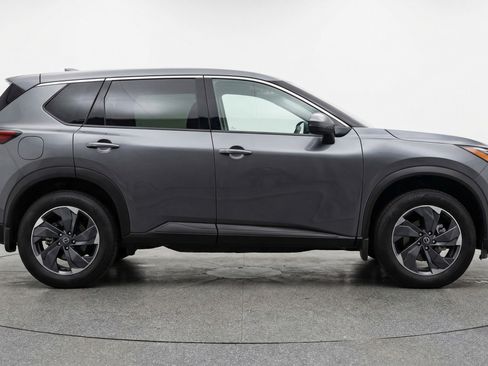 Used 2025 Nissan Rogue SV FWD image 11