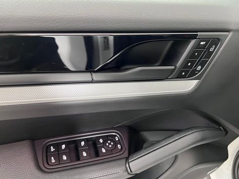 Certified 2024 Porsche Cayenne AWD/4WD image 28