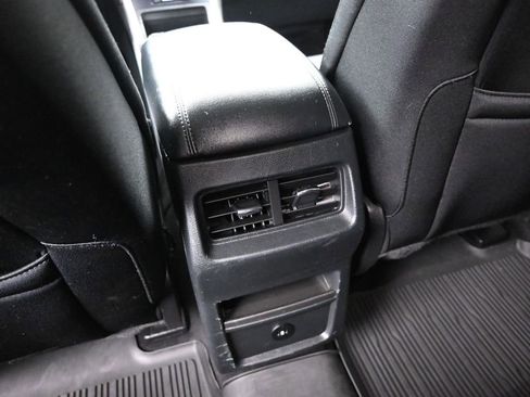 Used 2022 Ford Edge SE w/ Black Appearance Package image 22