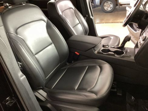 Used 2019 Ford Explorer XLT w/ Equipment Group 202A AWD/4WD image 18