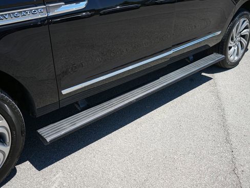 Used 2023 Lincoln Navigator L Reserve AWD/4WD image 9