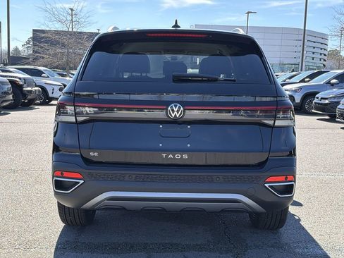 New 2026 Volkswagen Taos SE FWD image 4