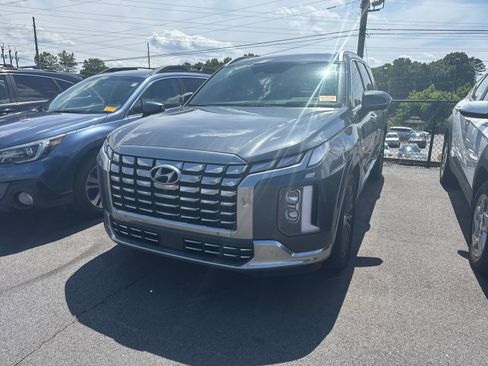 Used 2024 Hyundai Palisade Calligraphy FWD image 2