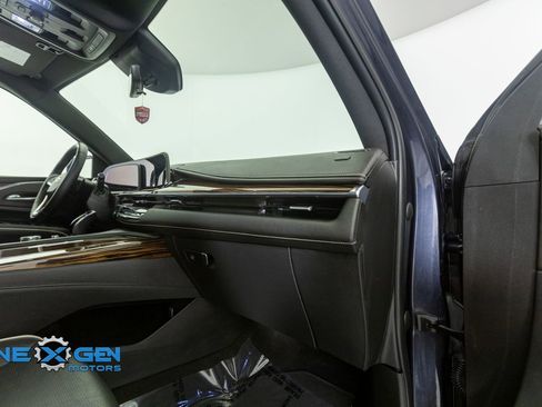 Used 2022 Cadillac Escalade ESV Premium Luxury image 42
