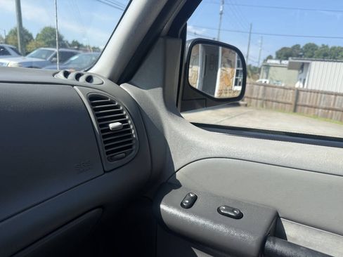 Used 2003 Ford Explorer Sport Trac XLT RWD image 19