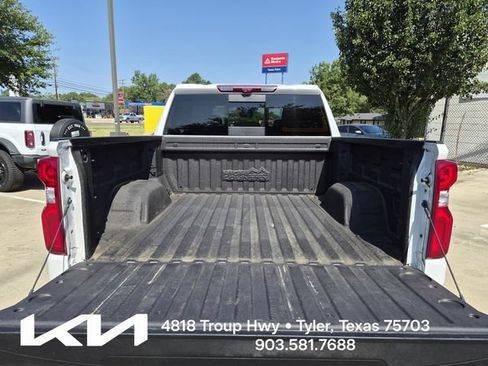 Used 2024 Chevrolet Silverado 1500 High Country w/ High Country Premium Package AWD/4WD image 9