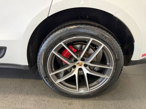 Certified 2023 Porsche Macan S AWD/4WD image 11