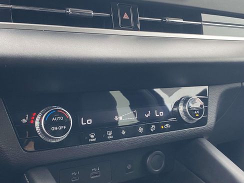 Used 2022 Mitsubishi Outlander SE image 20