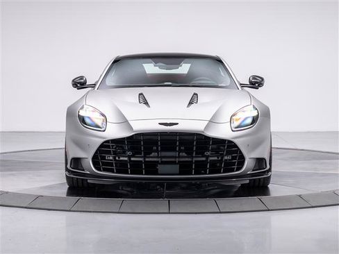 Used 2025 Aston Martin Vanquish RWD image 11