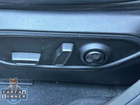 Used 2023 Jeep Grand Cherokee L Limited w/ Black Appearance Package image 19