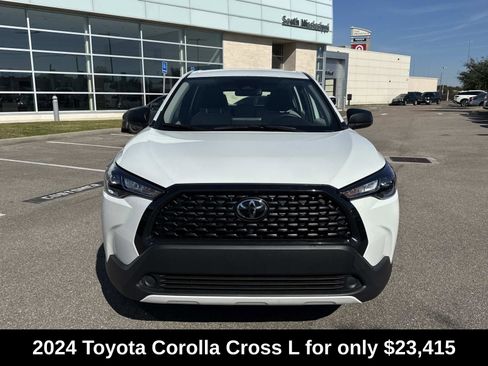 Used 2024 Toyota Corolla Cross L image 2