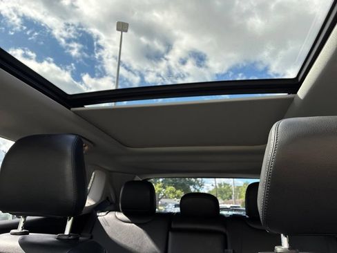 Used 2022 Jeep Compass Latitude w/ Sun and Sound Group AWD/4WD image 11