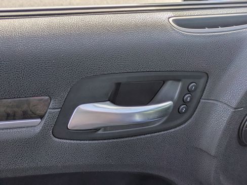 Used 2018 Chrysler 300 Limited w/ Safetytec Plus Group image 12