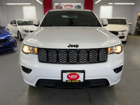 Used 2018 Jeep Grand Cherokee Altitude AWD/4WD image 3