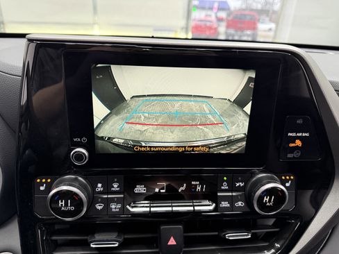 Used 2026 Toyota Highlander XLE image 20