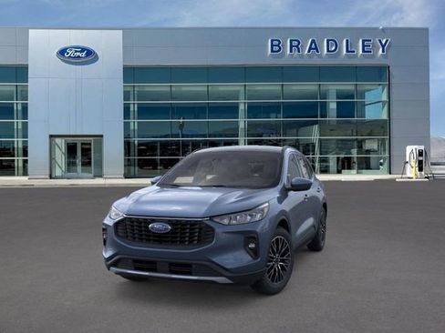 New 2025 Ford Escape SE image 2