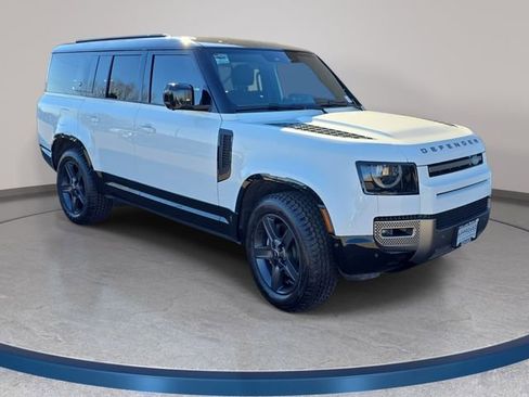 Used 2024 Land Rover Defender 130 X-Dynamic SE image 4