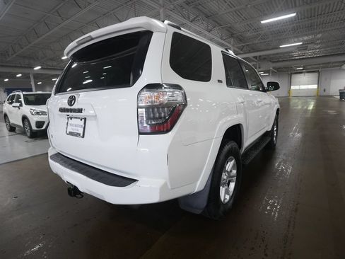 Used 2020 Toyota 4Runner SR5 AWD/4WD image 13