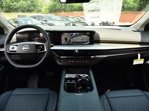 New 2025 Nissan Murano Platinum image 8