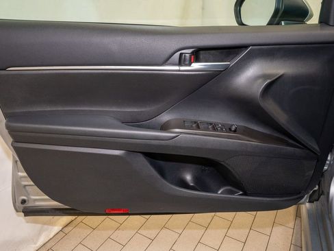 Used 2024 Toyota Camry SE image 10