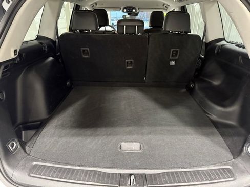 Used 2023 Jeep Grand Cherokee Limited image 32