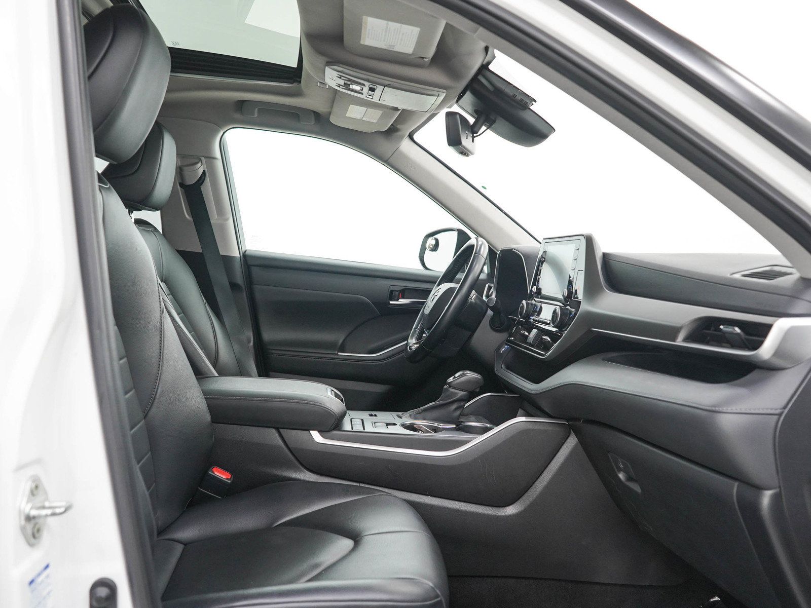 Used 2021 Toyota Highlander XLE AWD/4WD image 13