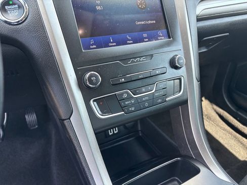 Used 2020 Ford Fusion SE FWD image 17