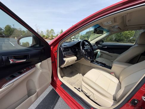 Used 2014 Toyota Camry XLE w/ Leather Package image 13