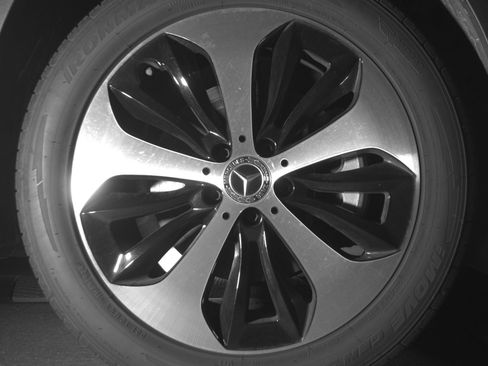 Used 2025 Mercedes-Benz GLB 250 4MATIC image 13