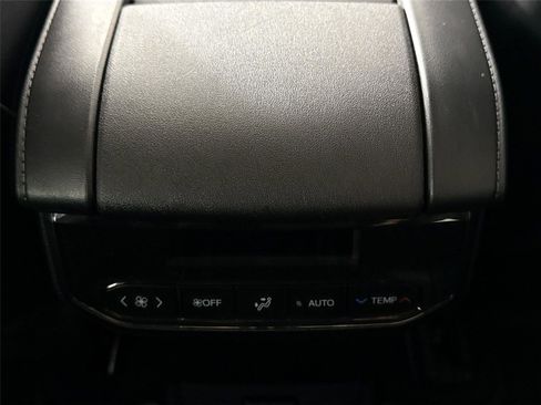 Certified 2025 Toyota Highlander XLE image 36