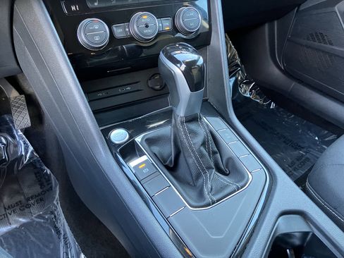 Used 2024 Volkswagen Taos SE image 27