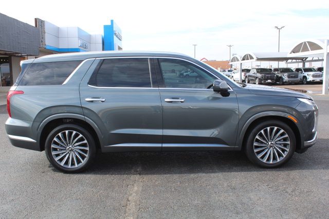Used 2024 Hyundai Palisade Calligraphy FWD image 2