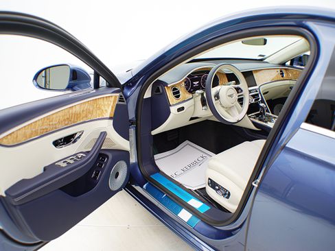 Certified 2022 Bentley Flying Spur Plug-In Hybrid AWD/4WD image 30