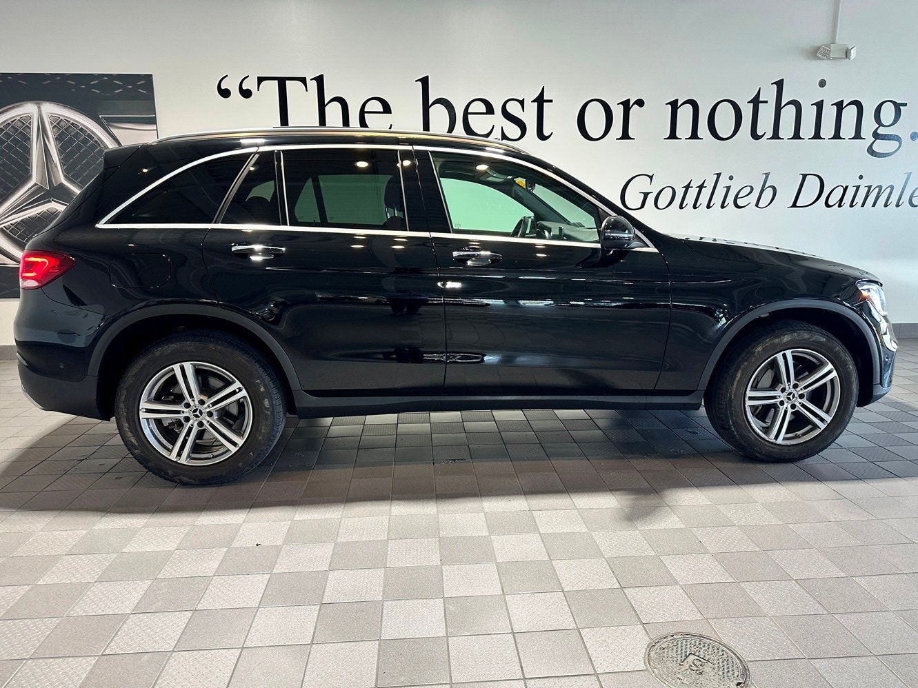 Used 2022 Mercedes-Benz GLC 300 4MATIC image 3