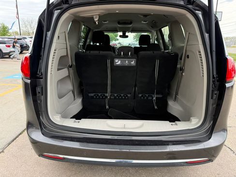 Used 2019 Chrysler Pacifica Touring Plus w/ Tire & Wheel Group FWD image 14