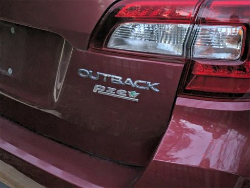 Used 2017 Subaru Outback 2.5i Limited image 7