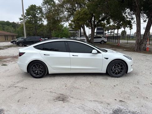 Used 2021 Tesla Model 3 Standard Range Plus image 17