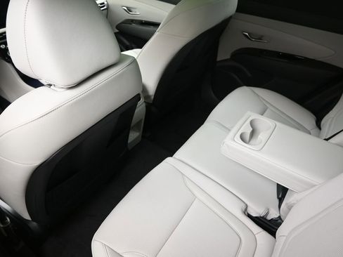 Certified 2025 Hyundai Tucson Limited AWD/4WD image 18
