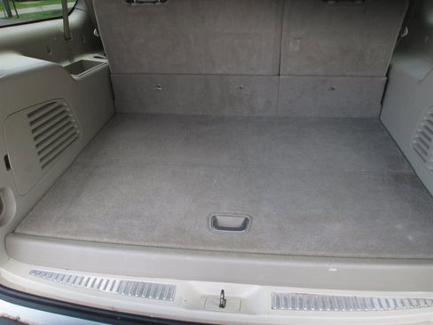 Used 2018 Cadillac Escalade ESV Luxury image 18