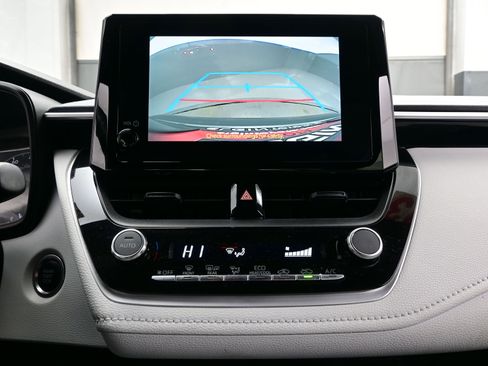 Used 2023 Toyota Corolla SE w/ SE Premium Package image 17