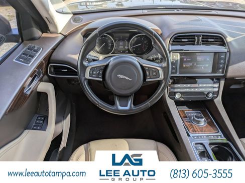 Used 2018 Jaguar F-PACE Prestige image 13