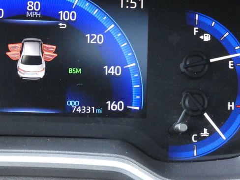 Used 2020 Toyota Corolla XSE image 72