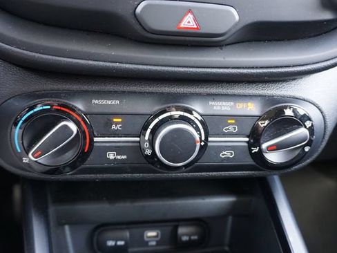 Used 2025 Kia Soul LX w/ LX Technology Package FWD image 22
