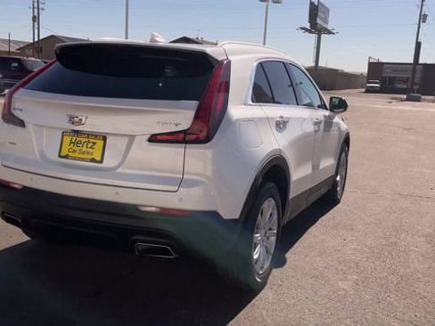 Used 2023 Cadillac XT4 Luxury w/ Cold Weather Package AWD/4WD image 9