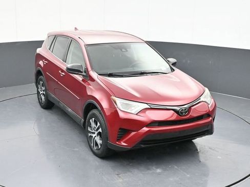 Used 2018 Toyota RAV4 LE image 59