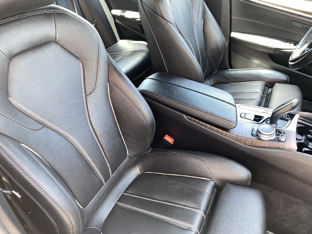 Used 2021 BMW 530i xDrive w/ Premium Package AWD/4WD image 10