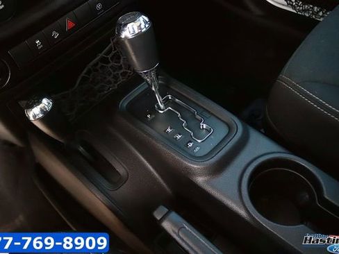 Used 2016 Jeep Wrangler Unlimited Sahara AWD/4WD image 19