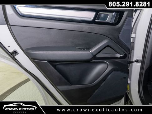 Used 2023 Porsche Cayenne Platinum Edition image 36