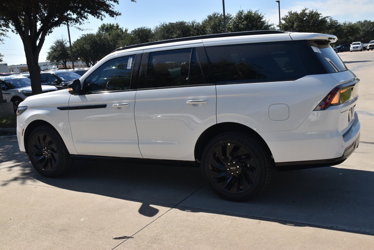 New 2027 Lincoln Navigator Reserve w/ Jet Appearance Package AWD/4WD image 10
